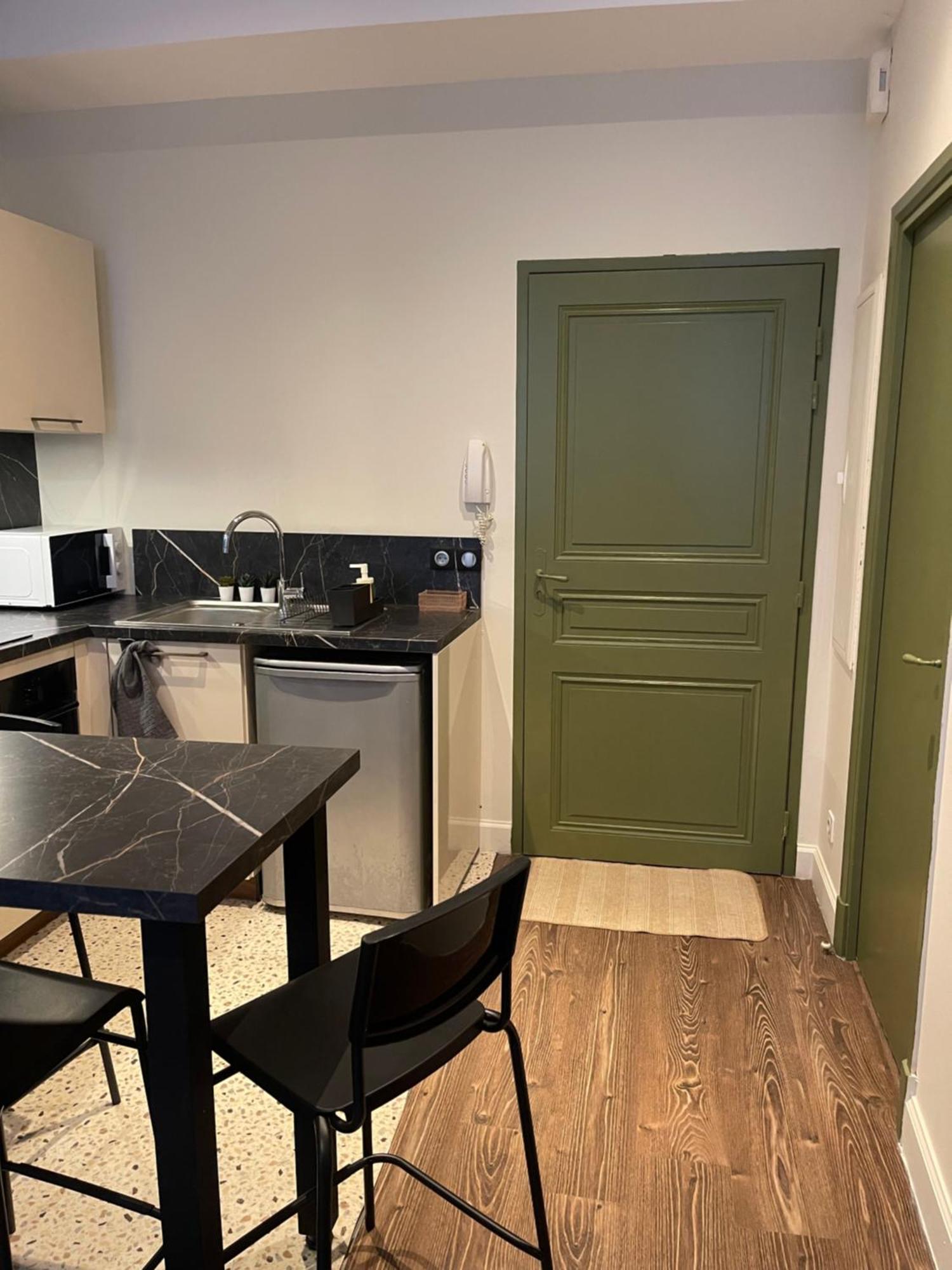 Appartement Au Coeur Du Centre Ville De Carcassonne Luaran gambar