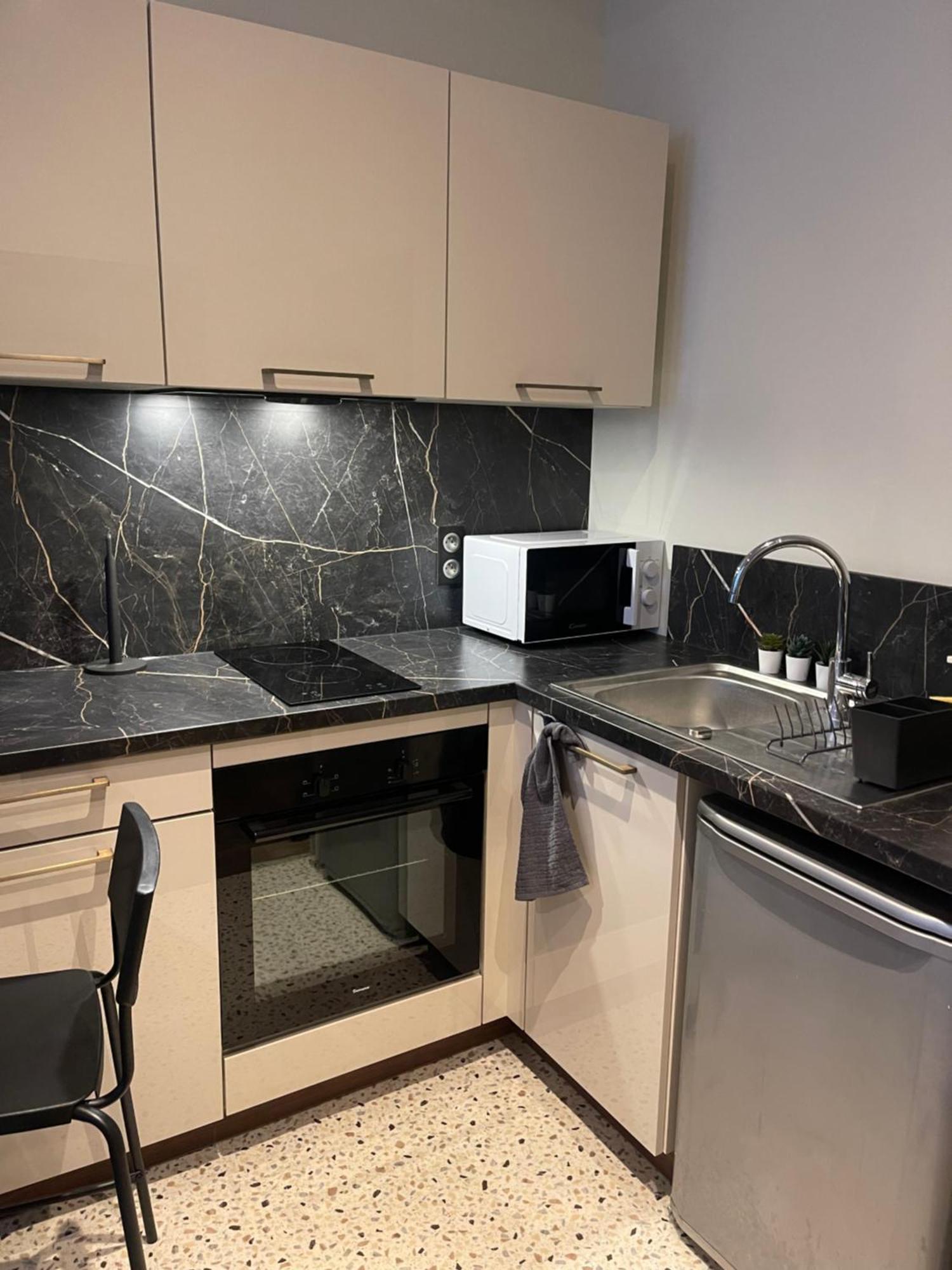 Appartement Au Coeur Du Centre Ville De Carcassonne Luaran gambar